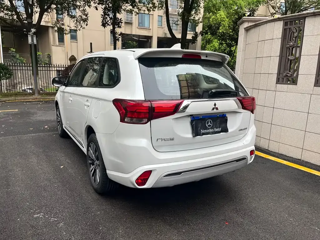 Mitsubishi Outlander 2023 из CN, фото 9