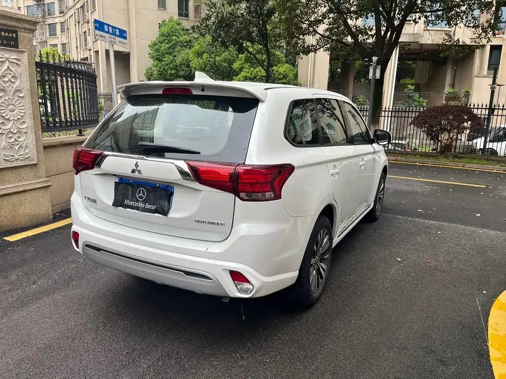 Mitsubishi Outlander 2023 из CN, фото 10