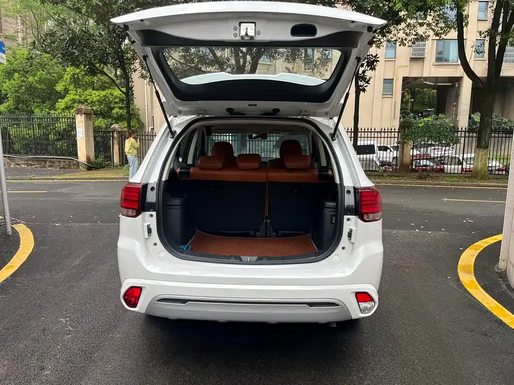 Mitsubishi Outlander 2023 из CN, фото 3