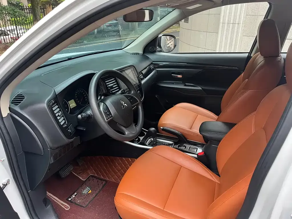 Mitsubishi Outlander 2023 из CN, фото 5