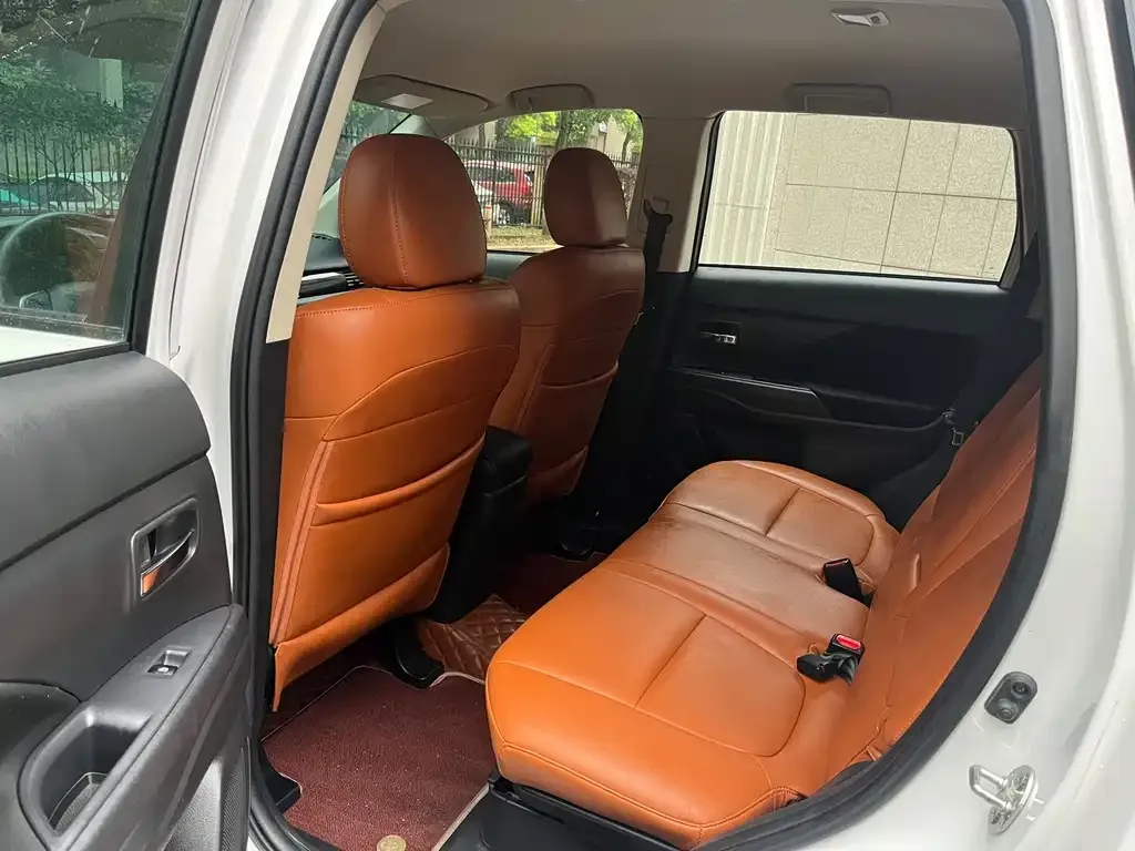 Mitsubishi Outlander 2023 из CN, фото 2