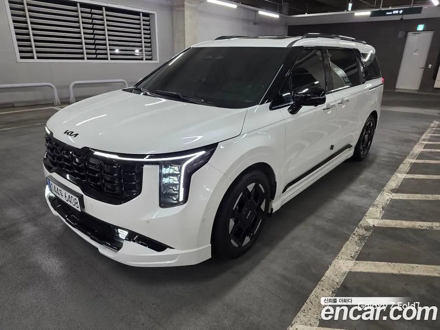 Kia Carnival 9-Seater Signature 1