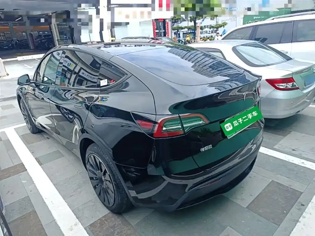 Tesla Model Y — фото 6