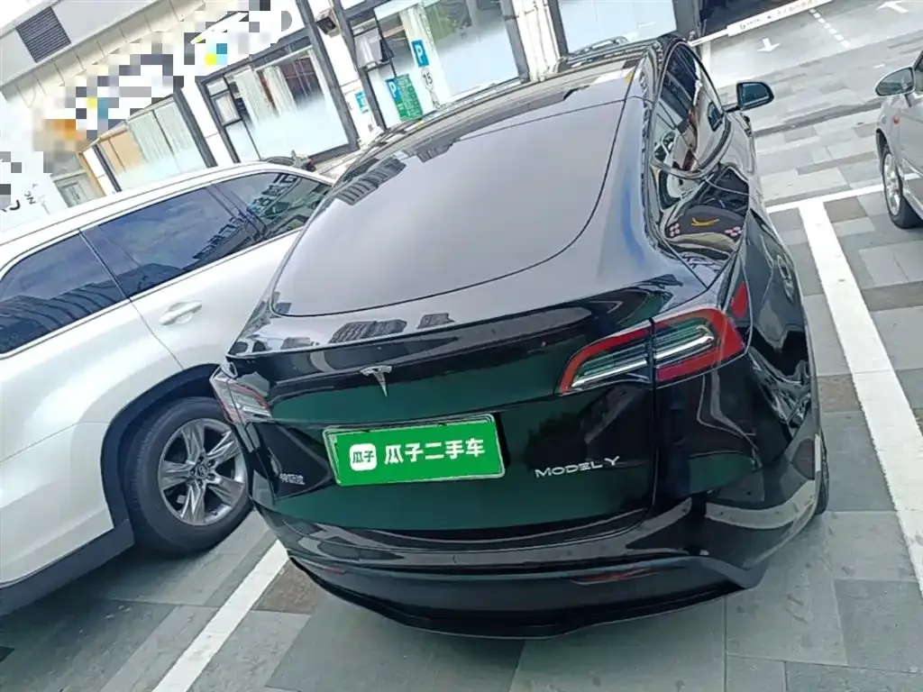 Tesla Model Y — фото 8