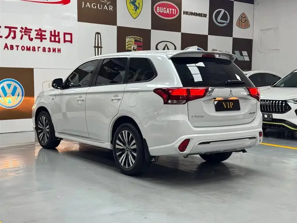 Mitsubishi Outlander — фото 3
