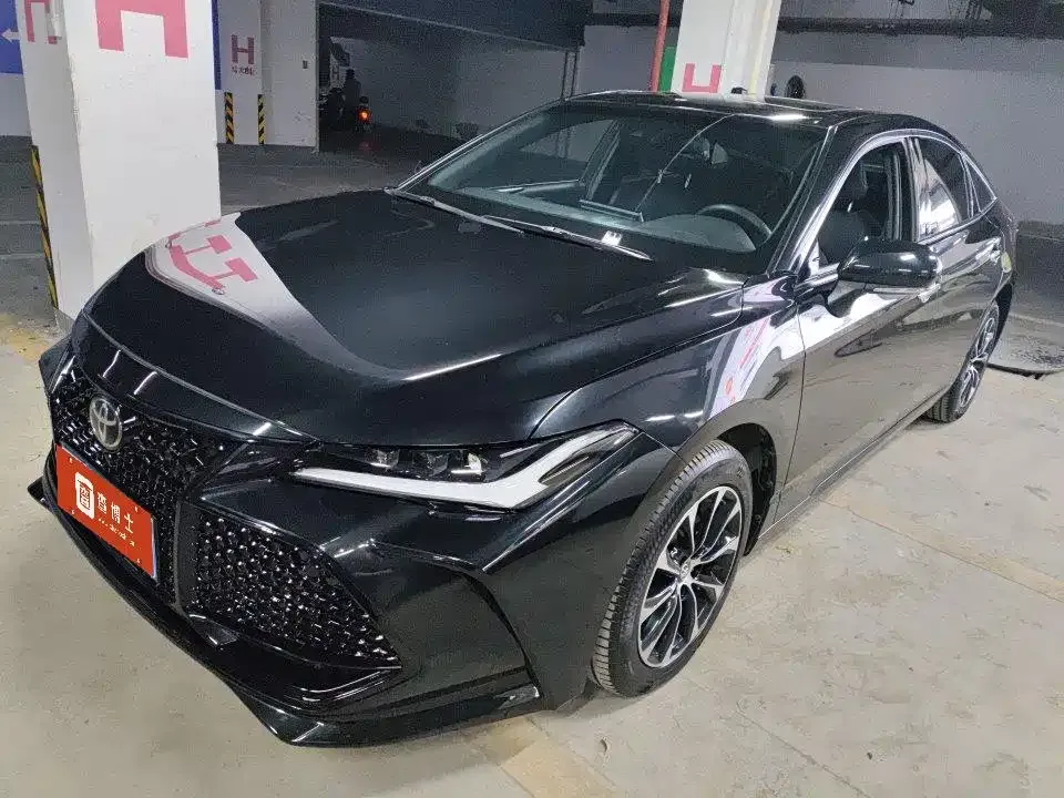 Toyota Avalon — фото 1