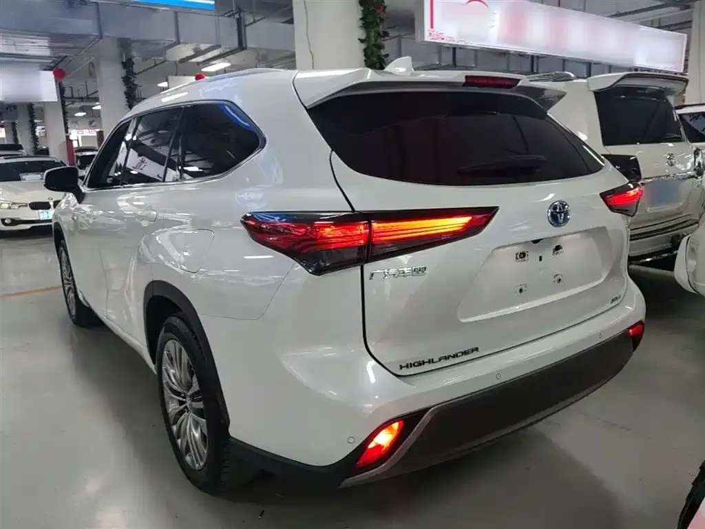 Toyota Highlander — фото 5