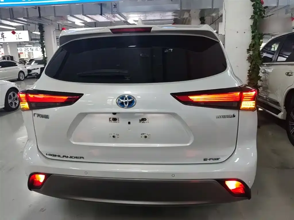 Toyota Highlander — фото 4