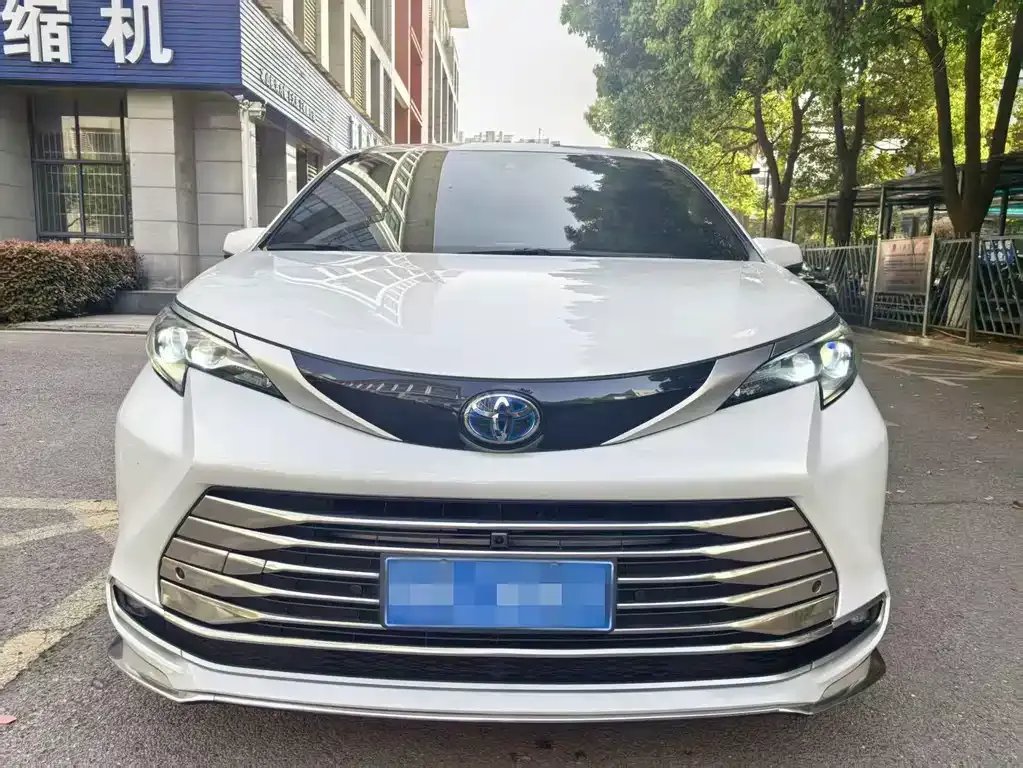 Toyota Sienna 2023 из CN, фото 8
