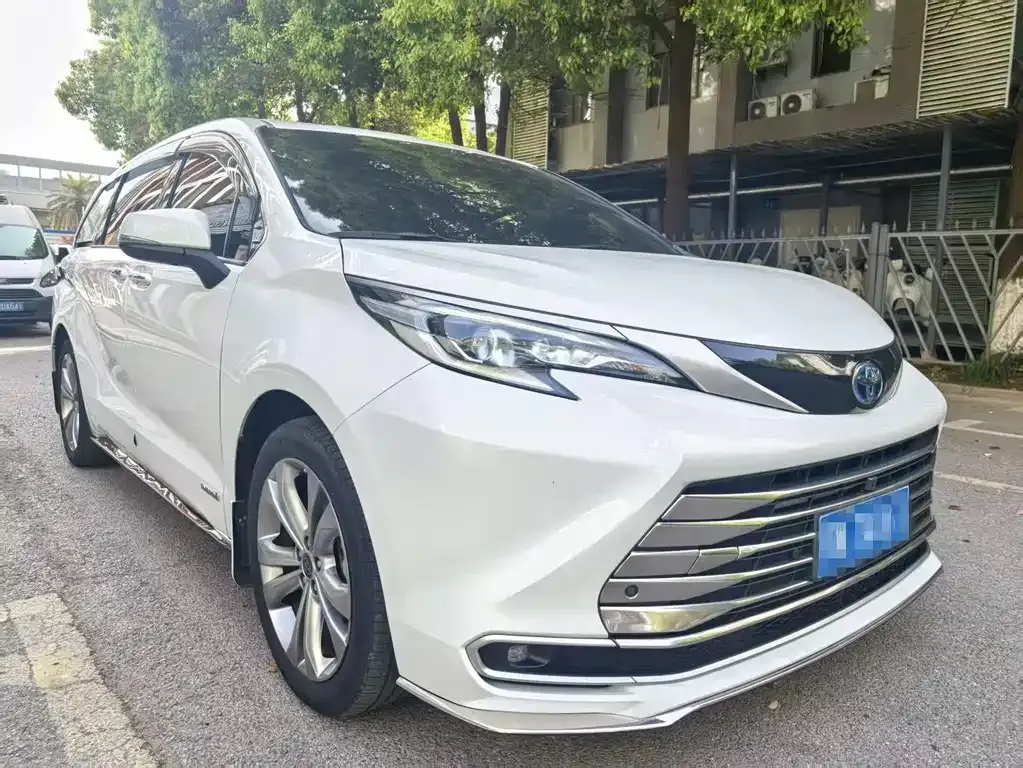 Toyota Sienna 2023 из CN, фото 5