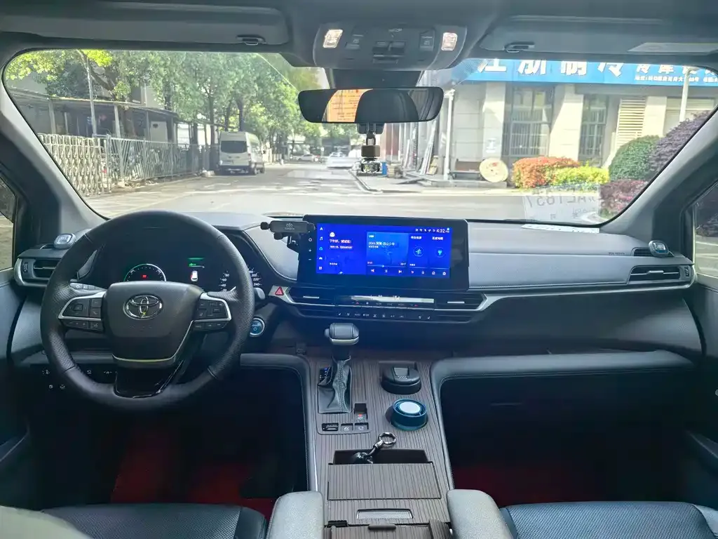 Toyota Sienna 2023 из CN, фото 4
