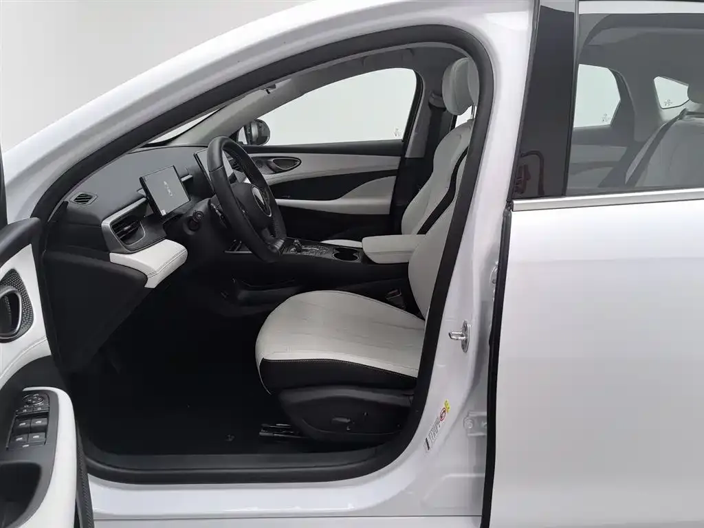 BYD Seal 05 DM-i — фото 9