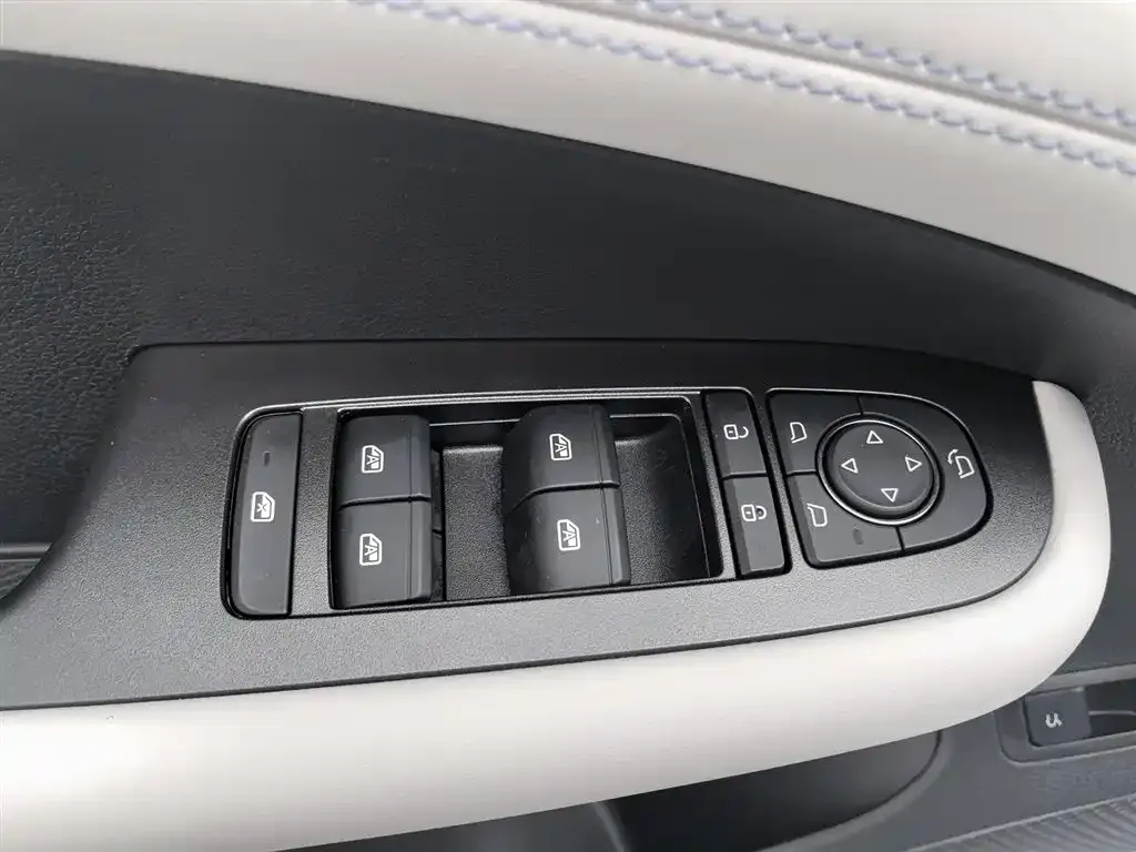 BYD Seal 05 DM-i — фото 7
