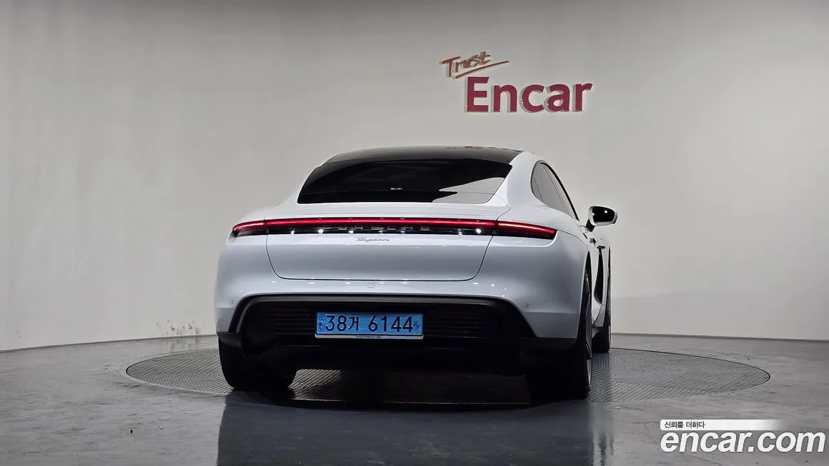 Porsche Taycan 2023 из KR, фото 2