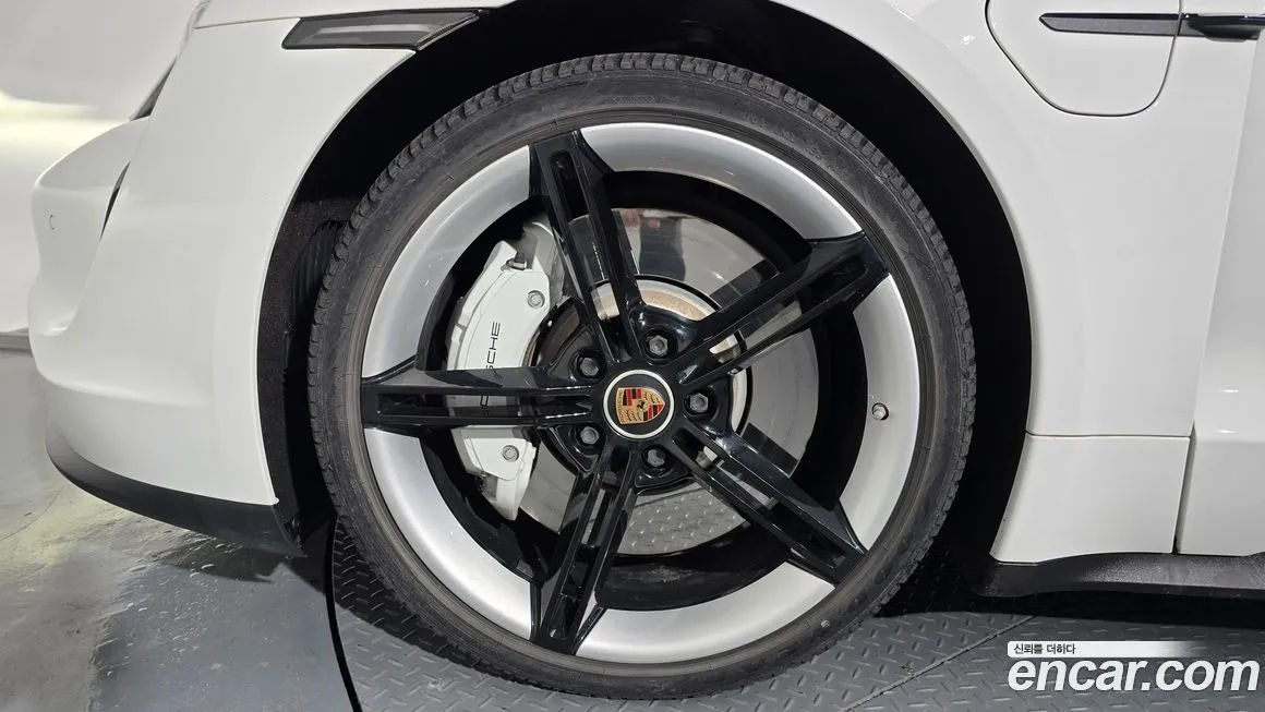 Porsche Taycan 2023 из KR, фото 9