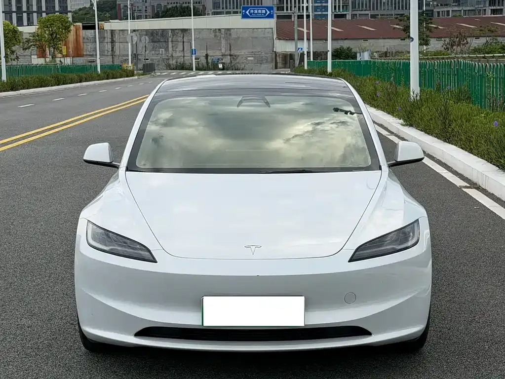 Tesla Model 3 — фото 4