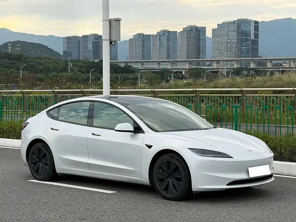Tesla Model 3 — фото 3