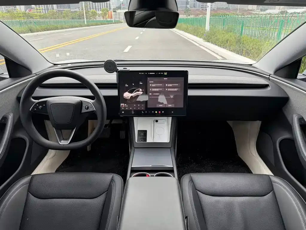Tesla Model 3 — фото 7