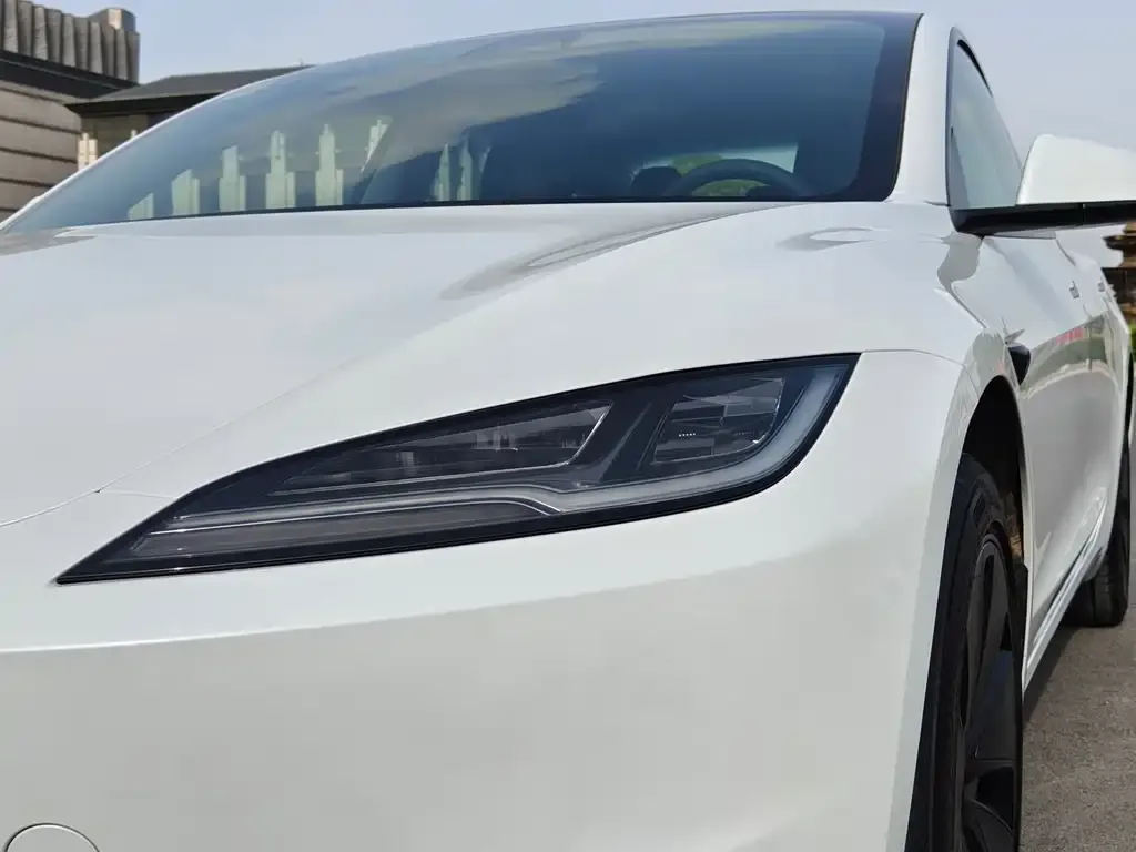 Tesla Model 3 — фото 10