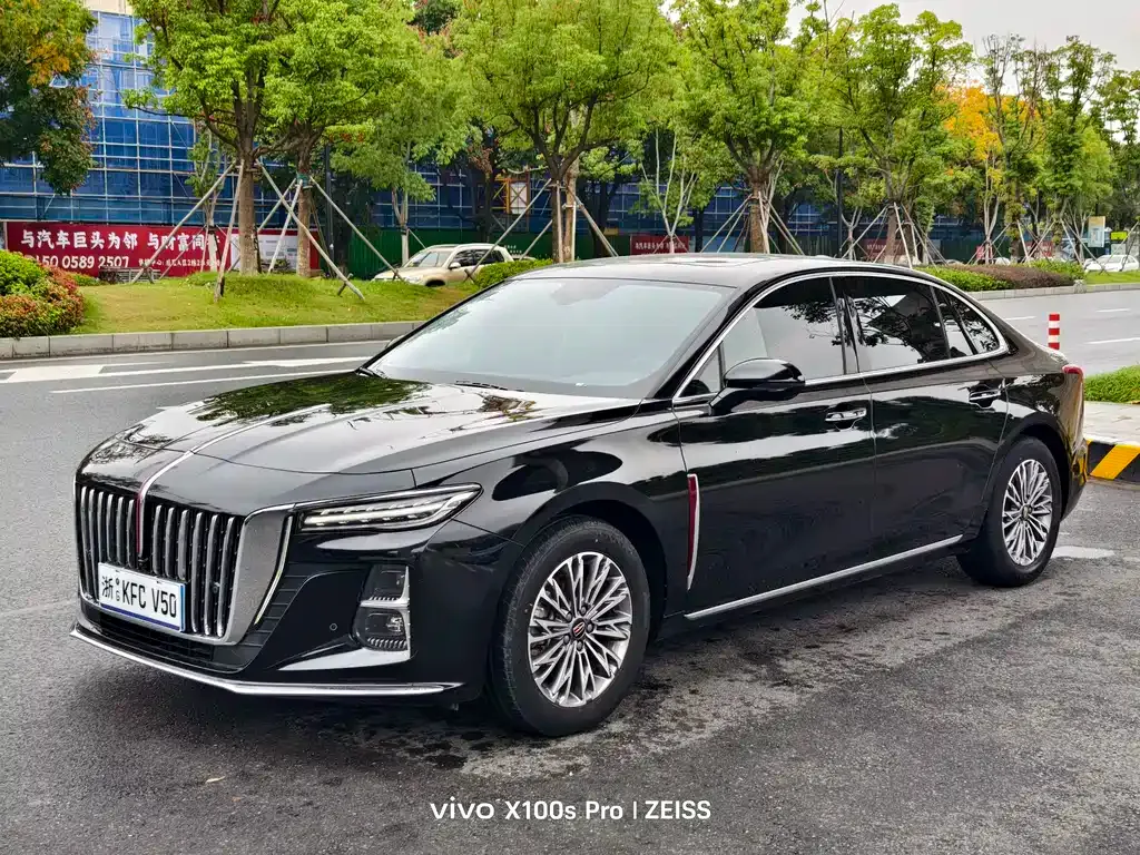 Hongqi H5 — фото 1