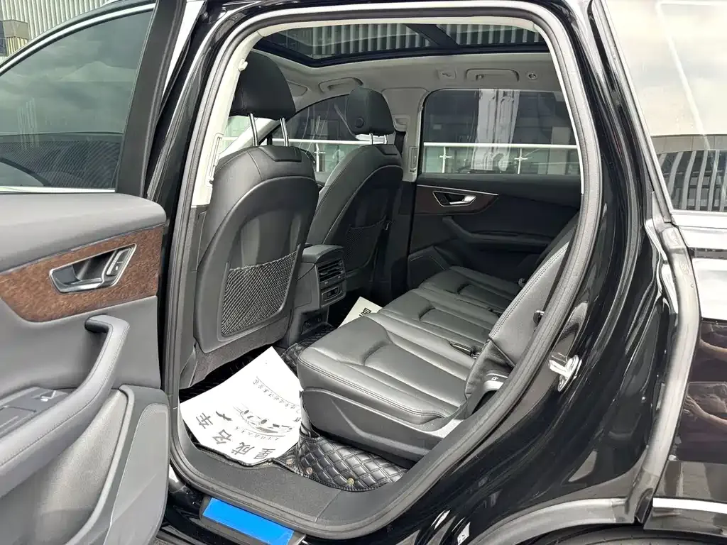 Audi Q7 2024 из CN, фото 4