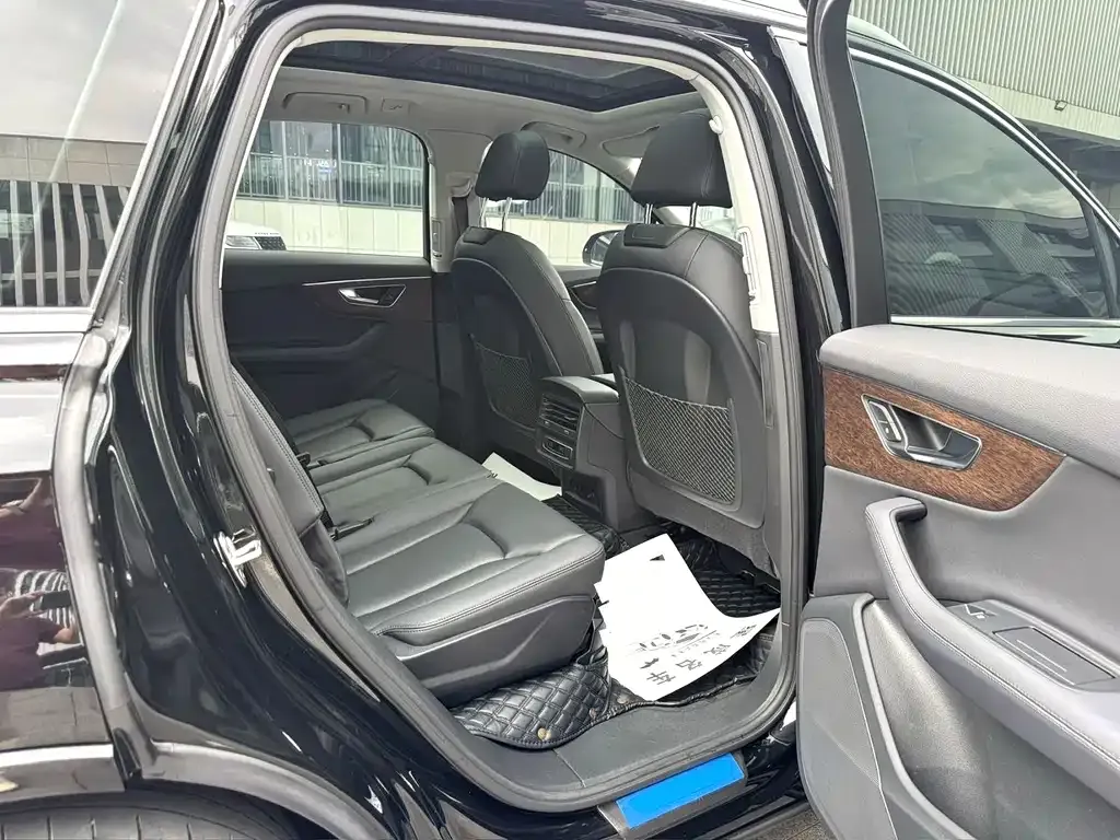 Audi Q7 2024 из CN, фото 3