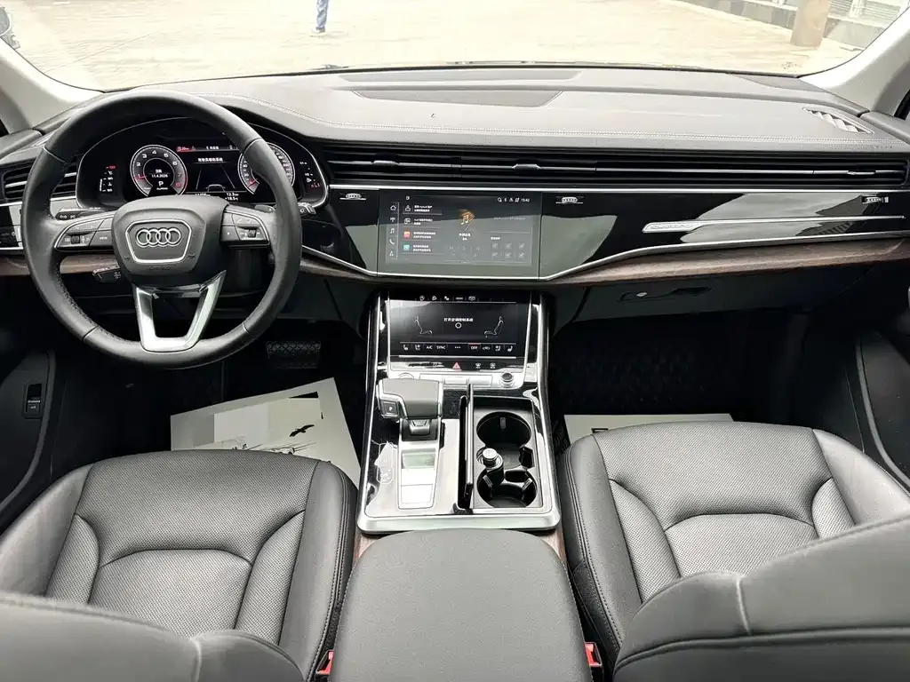 Audi Q7 2024 из CN, фото 7