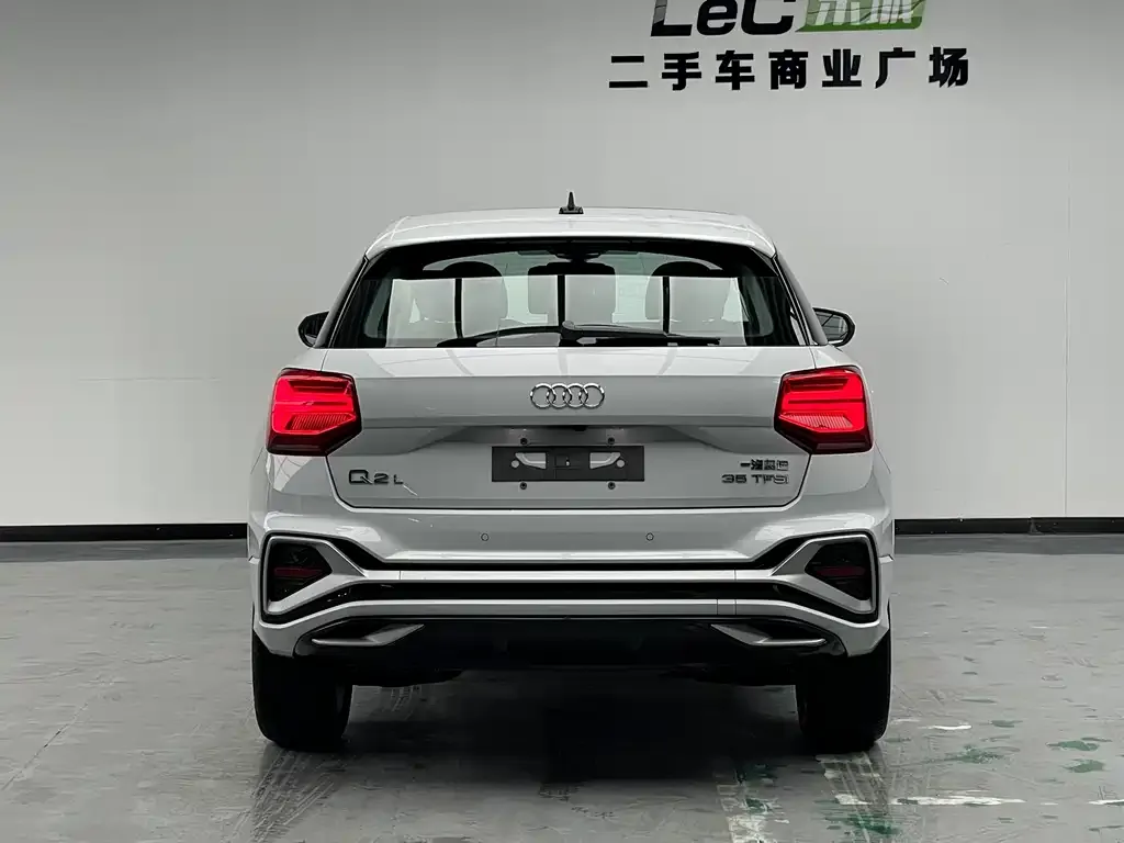 Audi Q2L — фото 9