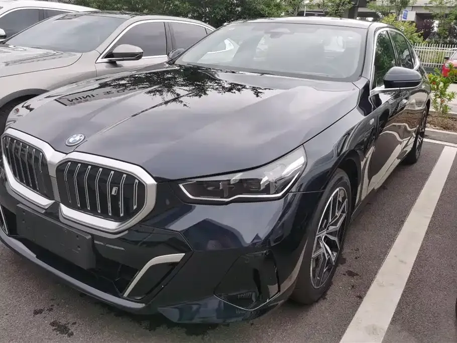 BMW i5