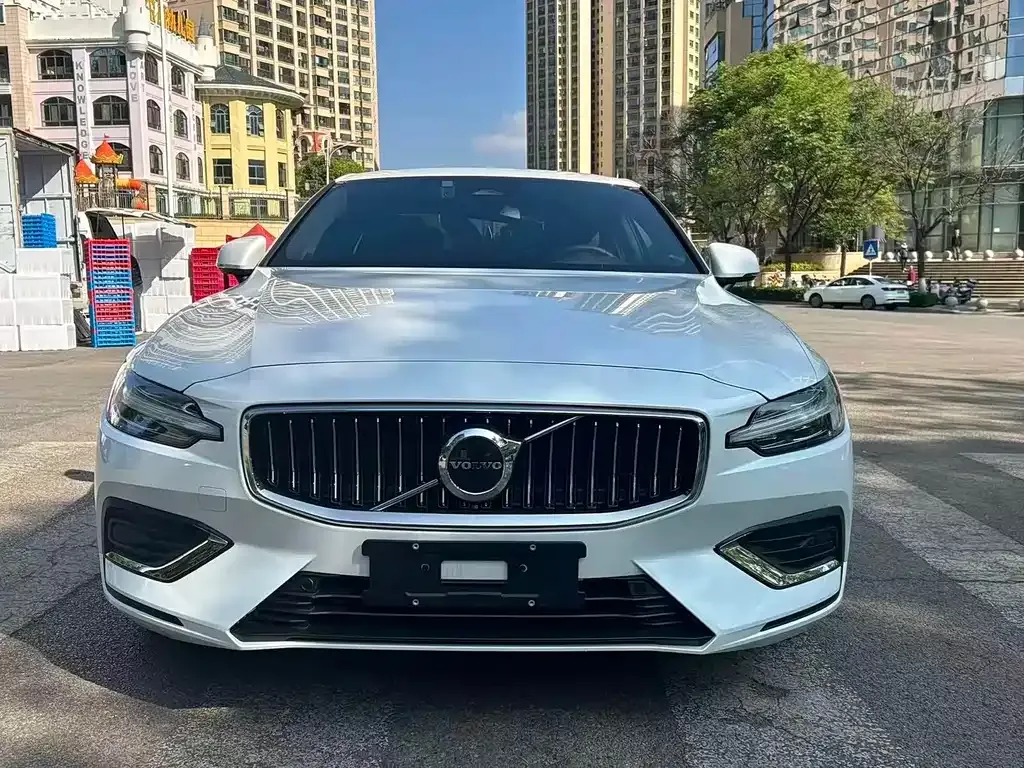 Volvo S60 2023 из CN, фото 8
