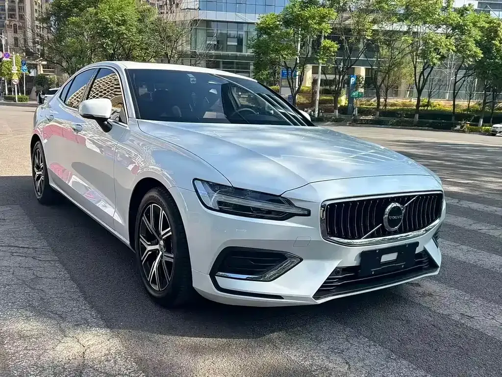 Volvo S60 2023 из CN, фото 4