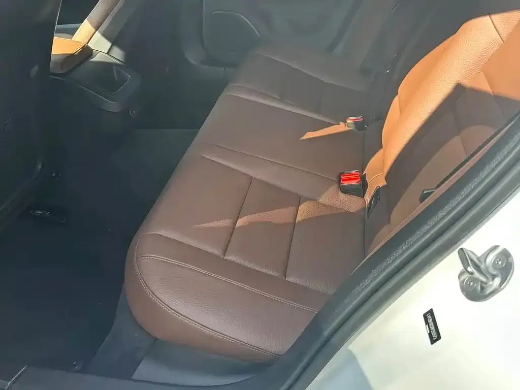 Volvo S60 2023 из CN, фото 5