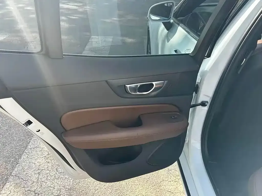 Volvo S60 2023 из CN, фото 2