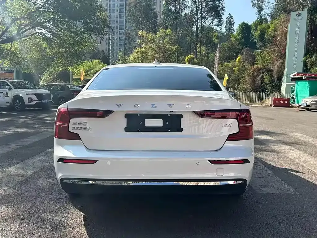 Volvo S60 2023 из CN, фото 7