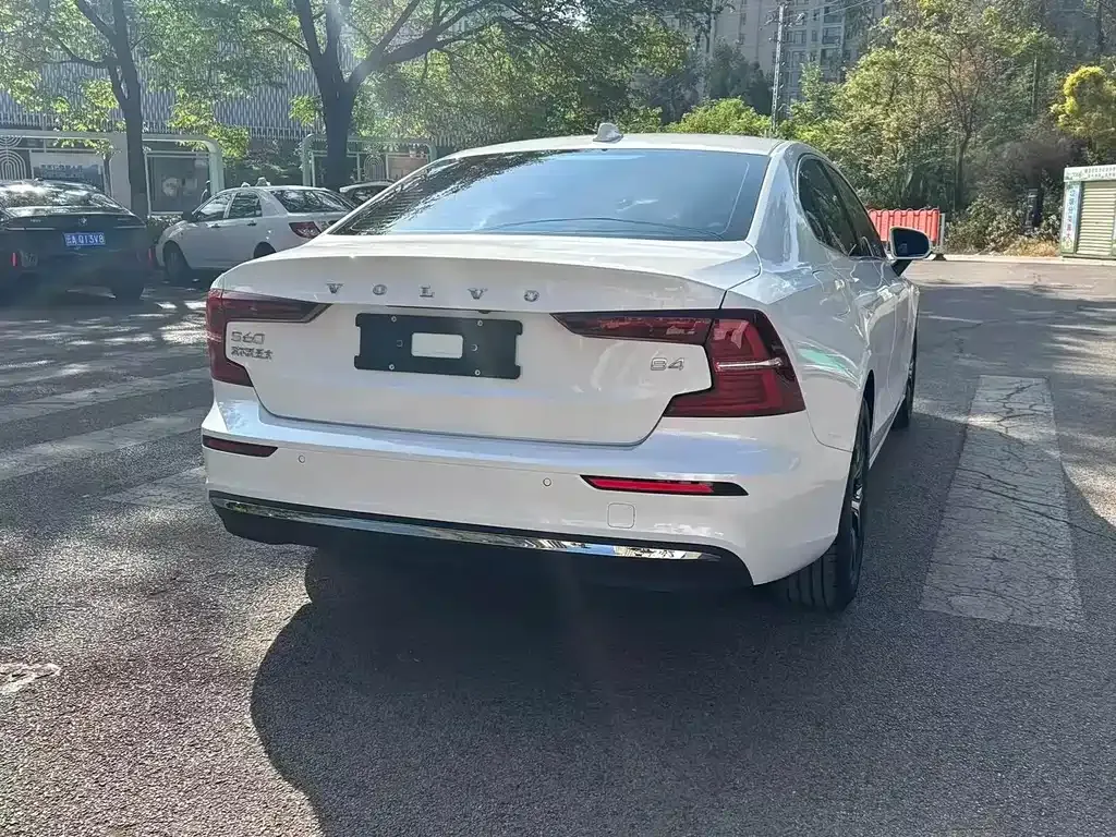 Volvo S60 2023 из CN, фото 6