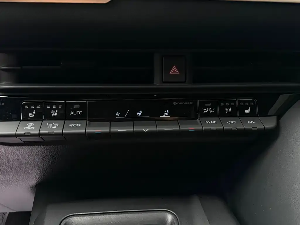 Toyota Crown SportCross 2024 из CN, фото 7