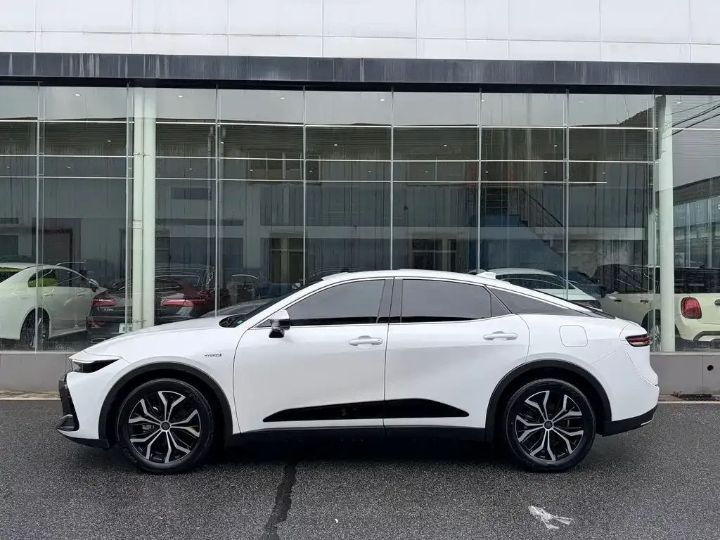 Toyota Crown SportCross 2024 из CN, фото 3