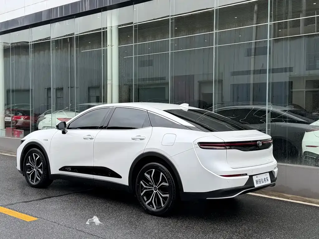 Toyota Crown SportCross 2024 из CN, фото 6