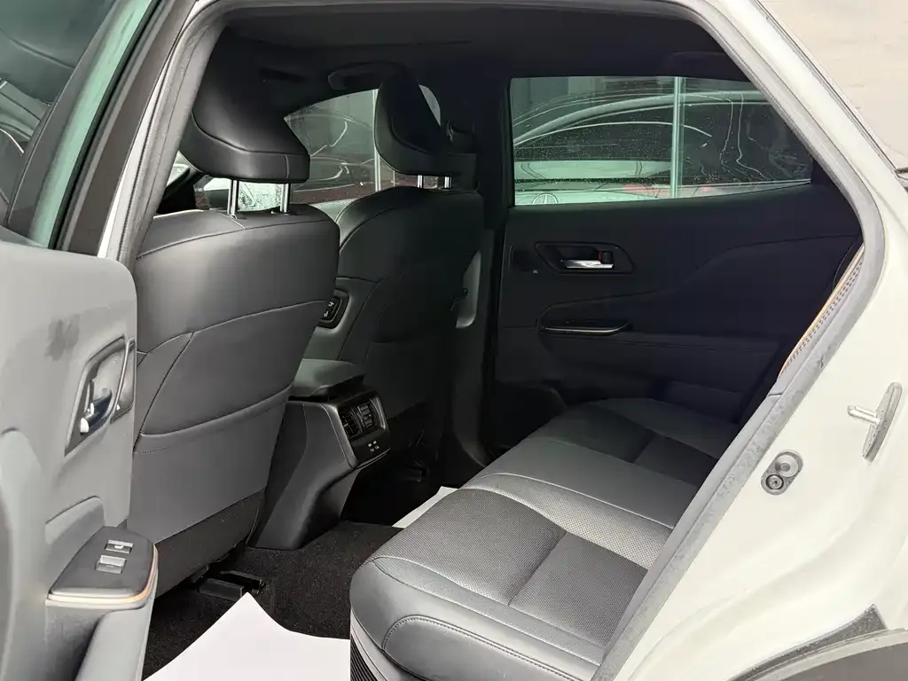 Toyota Crown SportCross 2024 из CN, фото 5