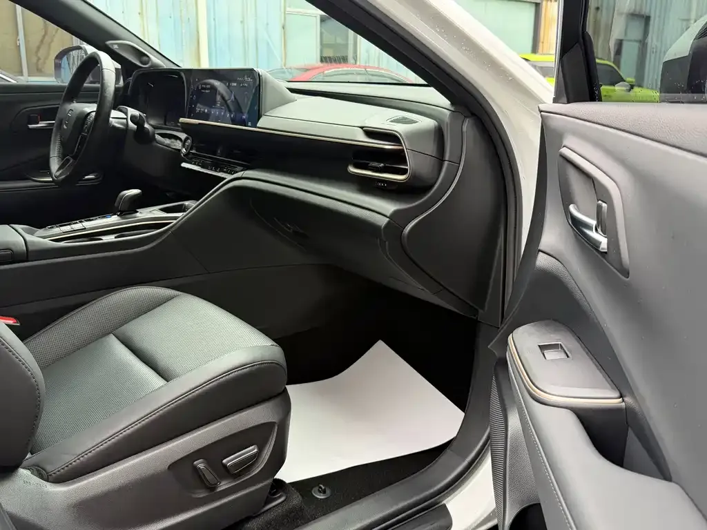 Toyota Crown SportCross 2024 из CN, фото 8