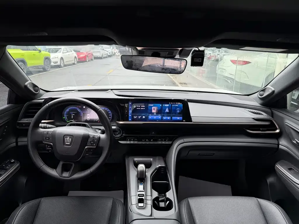 Toyota Crown SportCross 2024 из CN, фото 2