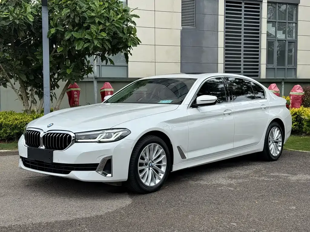BMW 5 Series — фото 1