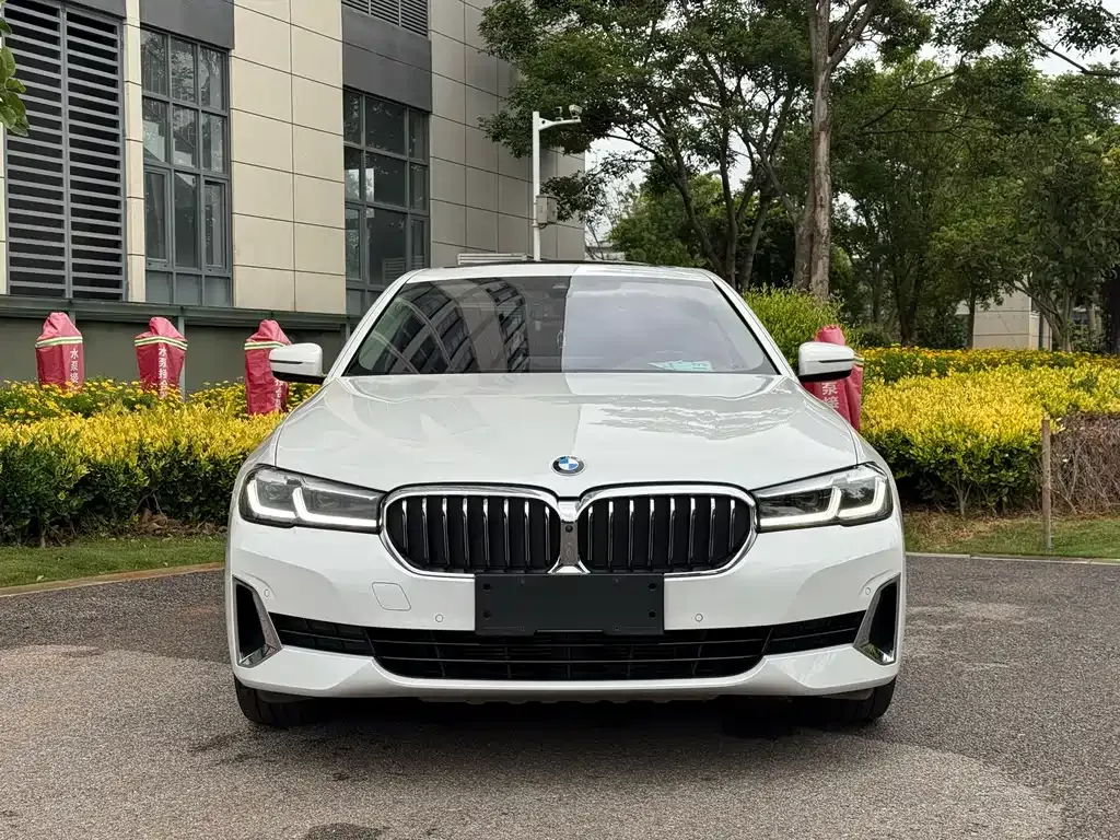 BMW 5 Series — фото 6