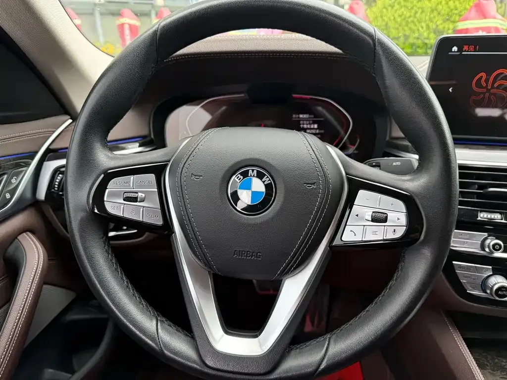 BMW 5 Series — фото 10