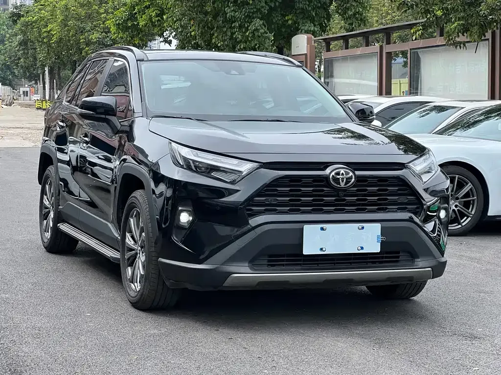 Toyota RAV4 — фото 1