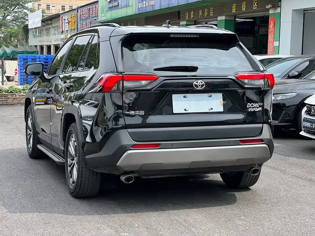 Toyota RAV4 — фото 2