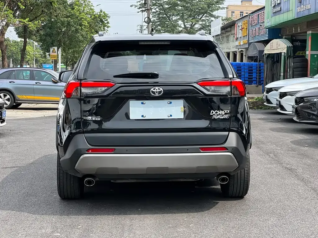 Toyota RAV4 — фото 7