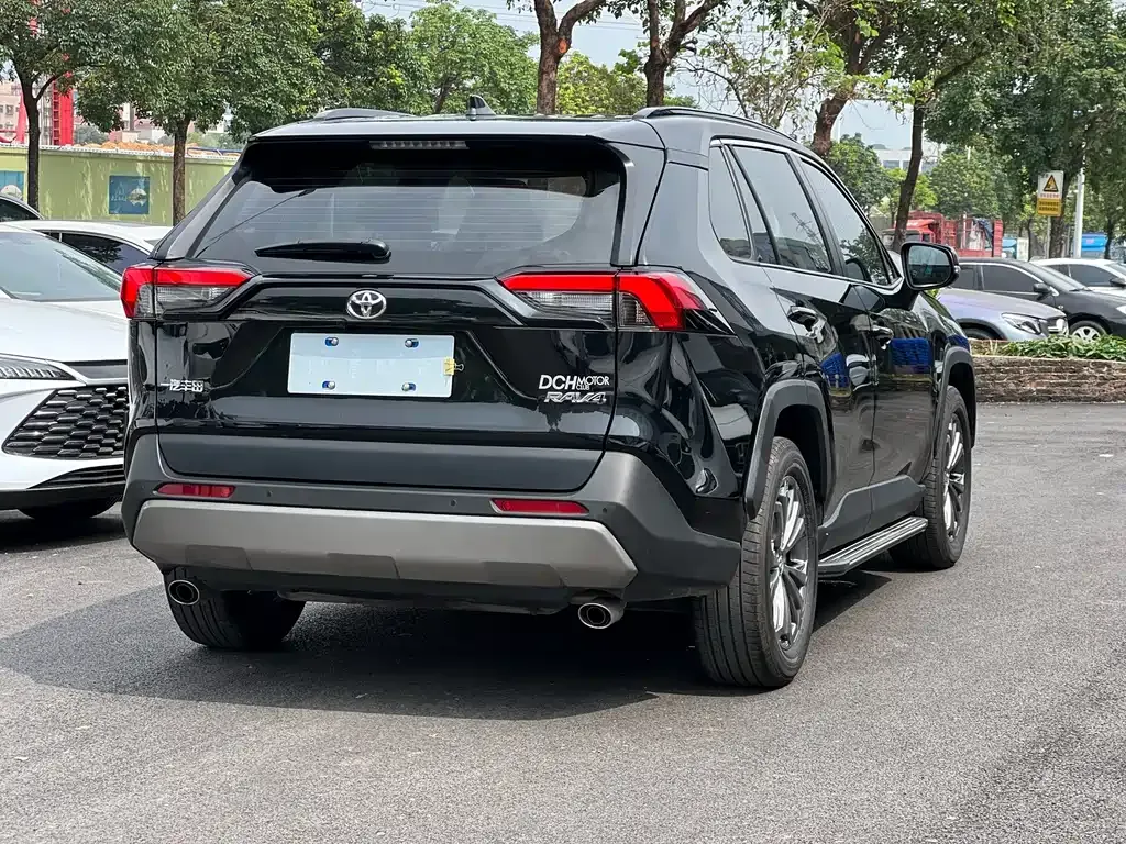 Toyota RAV4 — фото 6