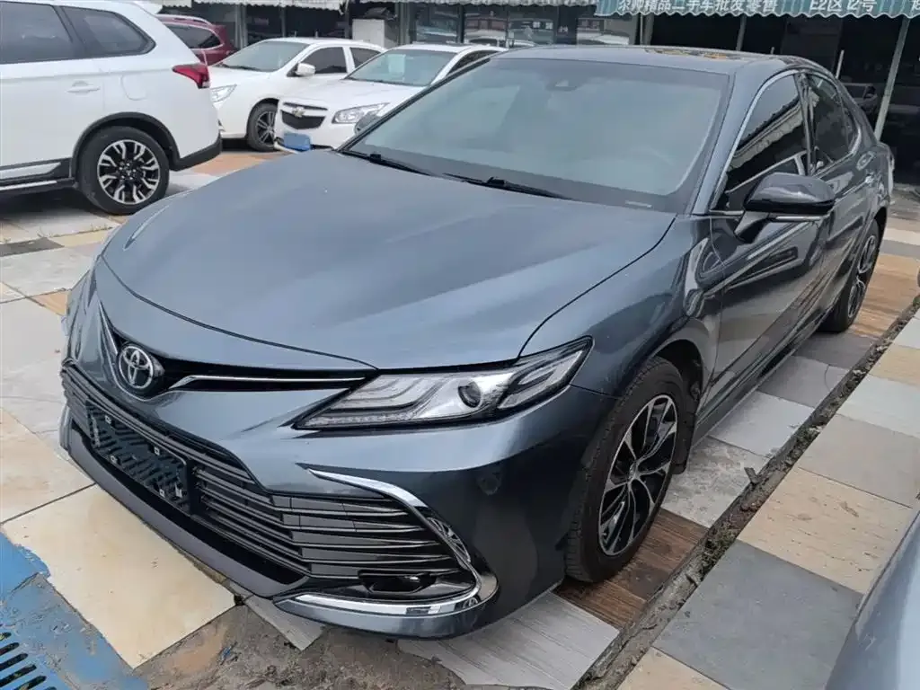 Toyota Camry — фото 2
