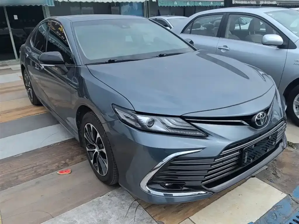 Toyota Camry — фото 5